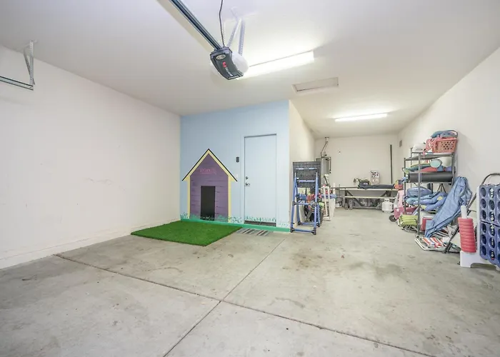 Pool & Patio: Family-friendly Goodyear Home! Liberty