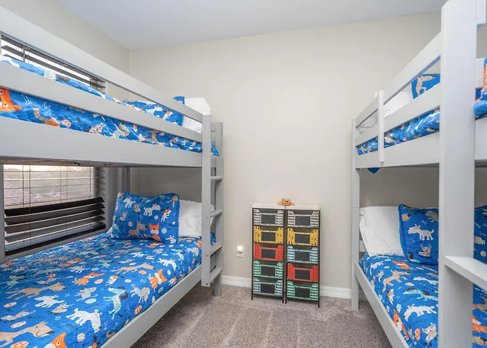 Pool & Patio: Family-friendly Goodyear Home! Holiday home