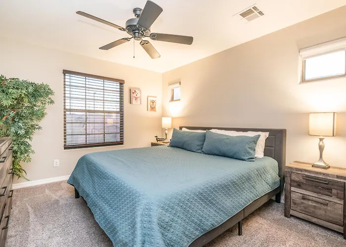 Holiday home Pool & Patio: Family-friendly Goodyear Home! Liberty