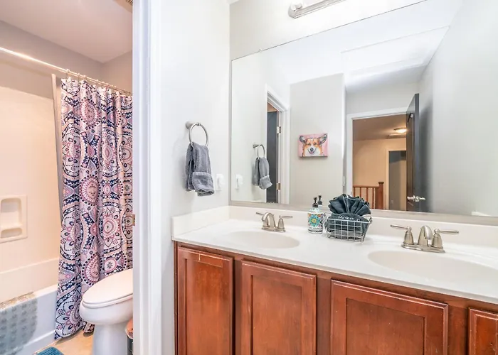 Pool & Patio: Family-friendly Goodyear Home! * Liberty