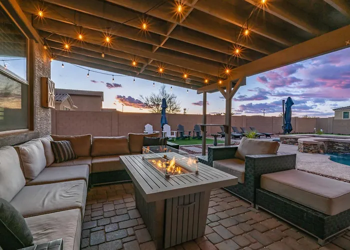 Holiday home Pool & Patio: Family-friendly Goodyear Home!