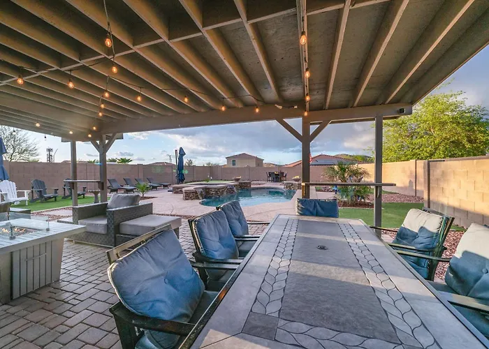 Pool & Patio: Family-friendly Goodyear Home! Holiday home Liberty