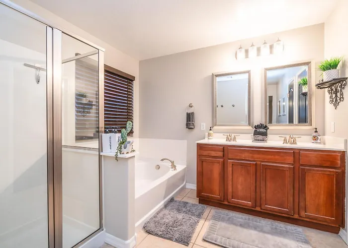 Pool & Patio: Family-friendly Goodyear Home! *