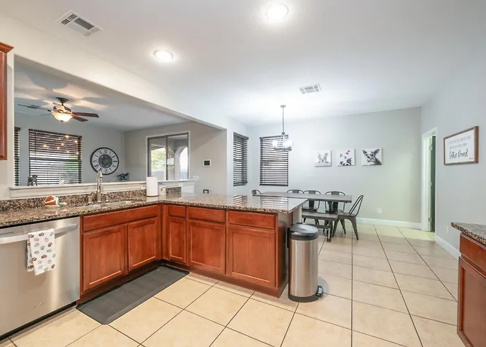Holiday home Pool & Patio: Family-friendly Goodyear Home!