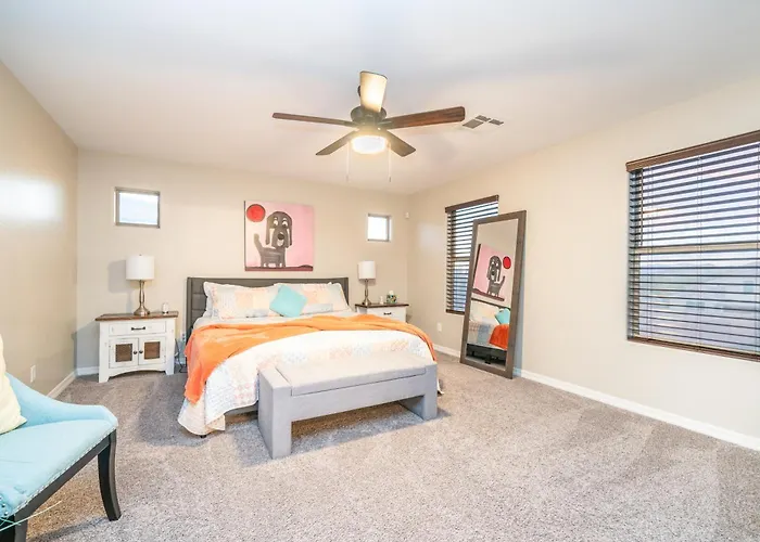 Pool & Patio: Family-friendly Goodyear Home! Holiday home Liberty
