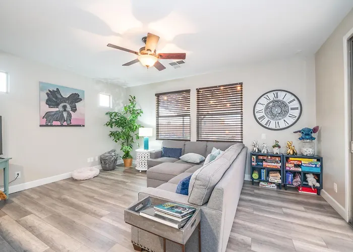 Holiday home Pool & Patio: Family-friendly Goodyear Home! Liberty