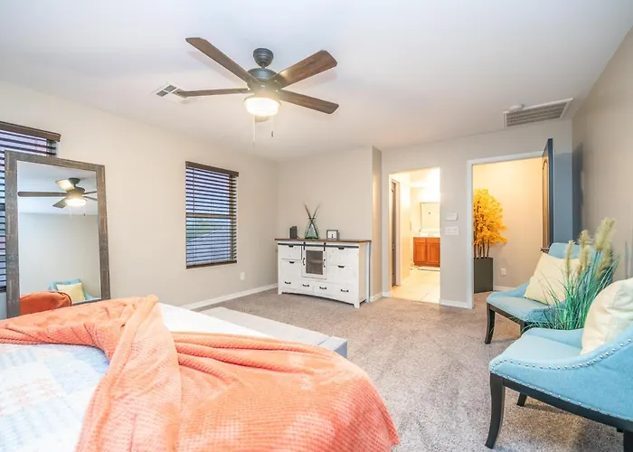 Pool & Patio: Family-friendly Goodyear Home! * Liberty