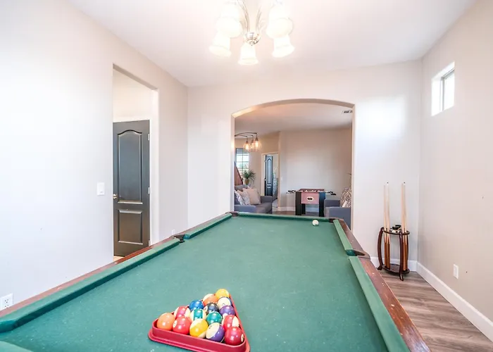 Pool & Patio: Family-friendly Goodyear Home! Holiday home Liberty