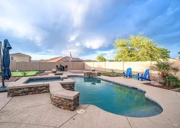 Pool & Patio: Family-friendly Goodyear Home! Holiday home
