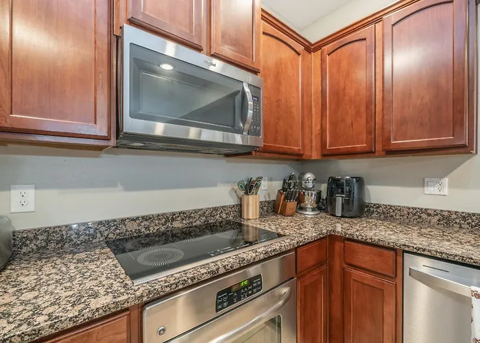 Pool & Patio: Family-friendly Goodyear Home! * Liberty
