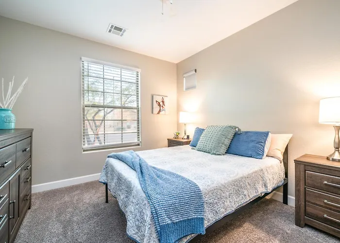 Holiday home Pool & Patio: Family-friendly Goodyear Home! *