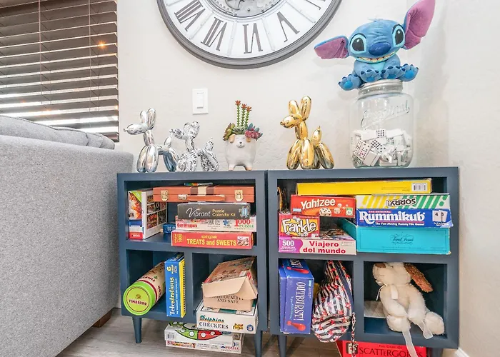 Pool & Patio: Family-friendly Goodyear Home! Holiday home Liberty