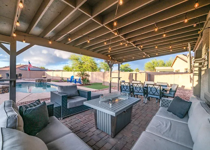 Pool & Patio: Family-friendly Goodyear Home! Holiday home Liberty